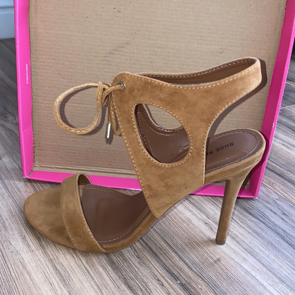 Chestnut heels - Picture 4 of 4